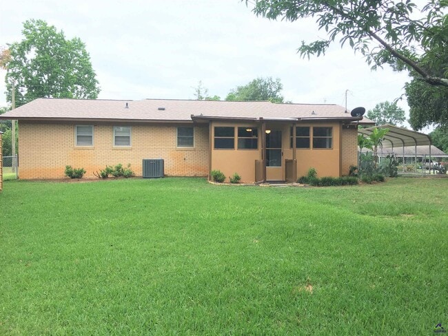 Building Photo - 208 Ivelyn Dr