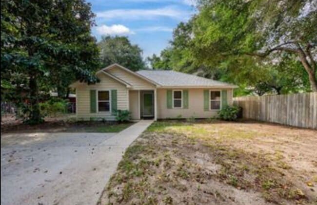 Primary Photo - 44 Wildwood St