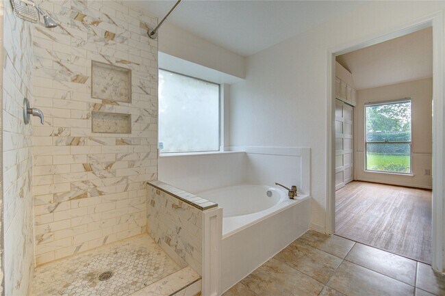 Building Photo - 902 Mesa Terrace Dr