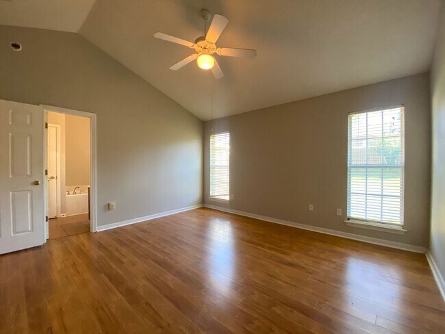 Building Photo - 3 bed, 2 bath house with fresh paint, appliances in Southaven