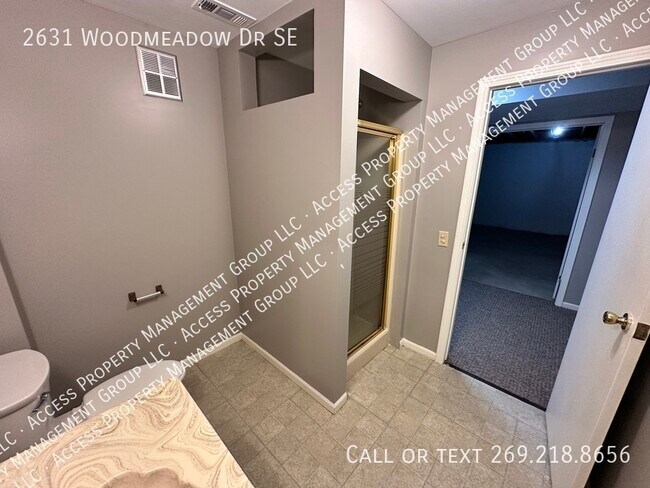 Building Photo - 2631 Woodmeadow Dr SE