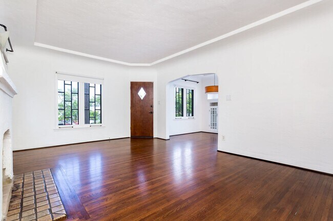 Building Photo - 4762 E Mountain View Dr