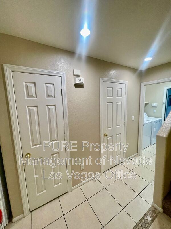 Building Photo - 3528 Laguna Veneta Ave
