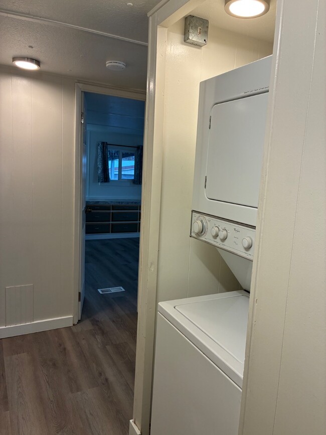 Building Photo - 511 S H St