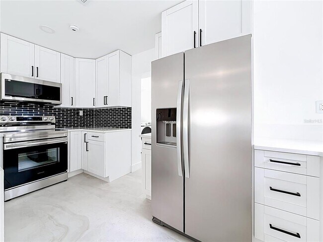 Building Photo - 2472 Tradewinds Dr