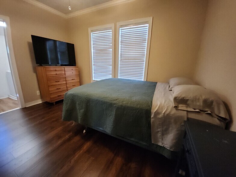 Building Photo - 4515 Lincoln Ave