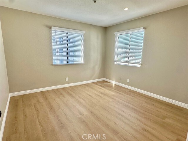 Building Photo - 1052 S Mariposa Ave