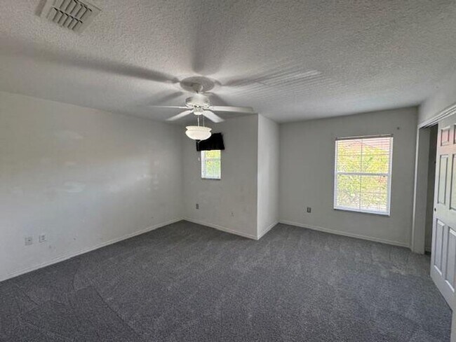 Building Photo - 3 Bedroom 2 1/2 Bathroom Townhome in the Gated community of Compass Bay