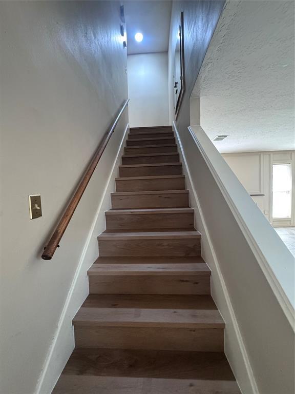 Building Photo - 10810 Sugar Hill Dr