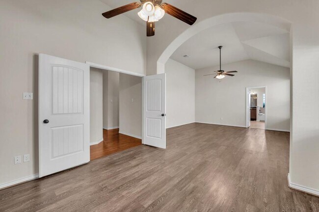 Building Photo - 833 TUSCAN Rd