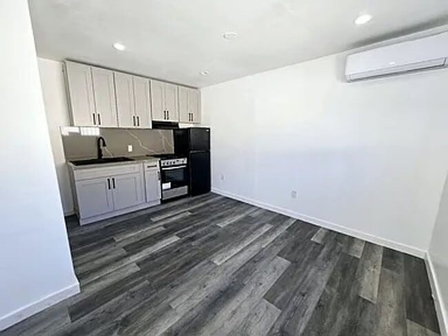Building Photo - 13003 Liggett St