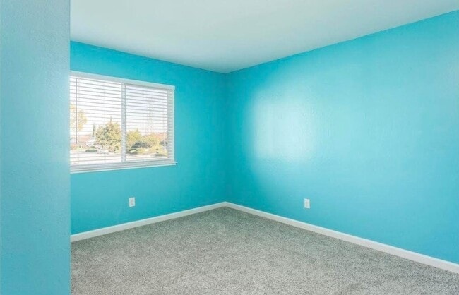 Building Photo - Beautiful 3 Bedroom Home Located in the City of Pittsburg.