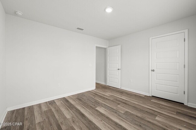 Building Photo - 5832 Viking