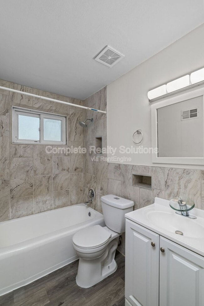 Building Photo - 10044 Pepper Ln