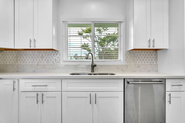 Building Photo - Gorgeous single story home in La Jolla wit...