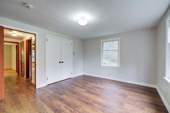 Building Photo - 5Bd/2.5Ba Redmond House