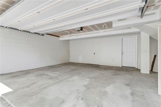 Building Photo - 305 Broadstone Dr