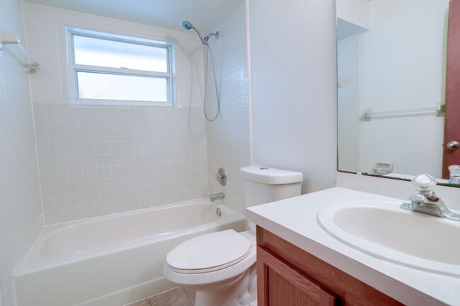 Building Photo - 10038 Little Teak St
