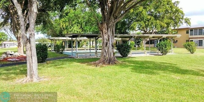 Building Photo - 7500 NW 5th Ct