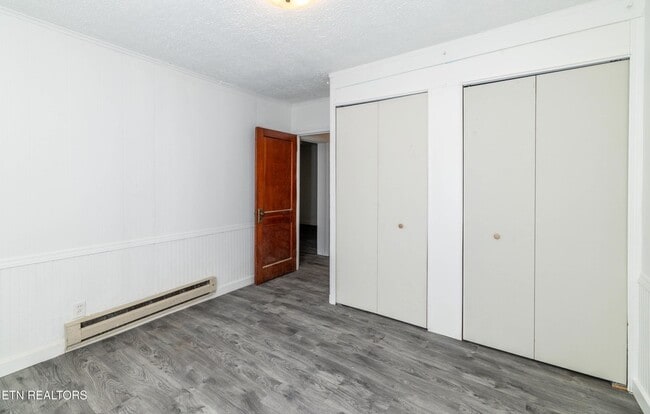 Building Photo - 5501 Lake Shore Dr