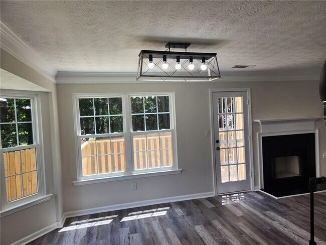 Building Photo - 5790 Hampton Ct