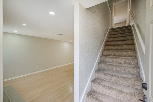 Building Photo - 2507 Bering Dr
