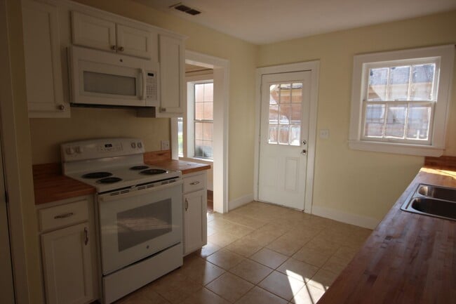 Building Photo - 845 S Donnybrook Ave