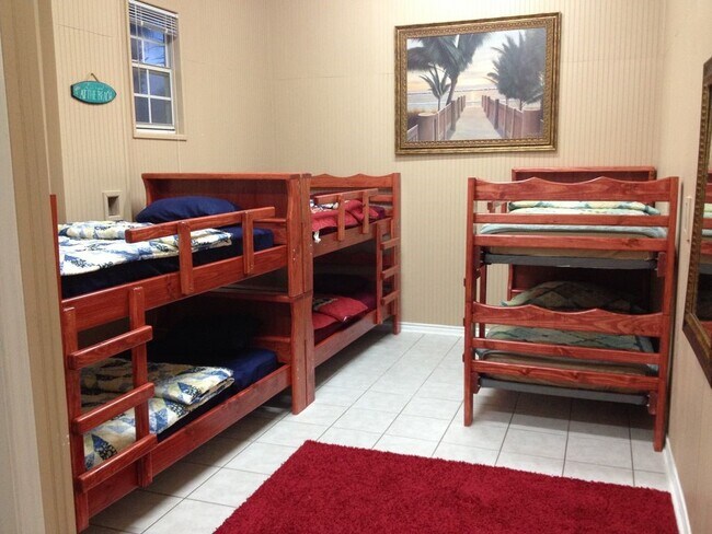 Building Photo - 3722 Laguna Dr