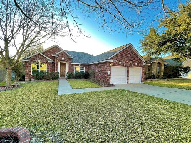 Building Photo - 2219 Speidel Dr