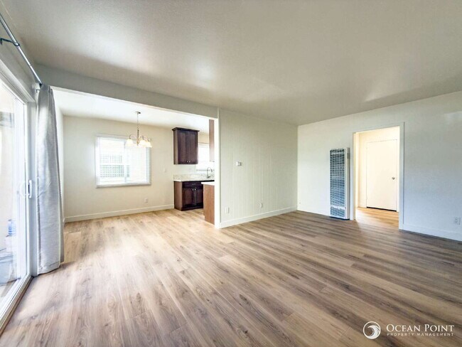 Building Photo - Newly Remodeled 2 Bedroom Apartment for Rent in Midtown Ventura!