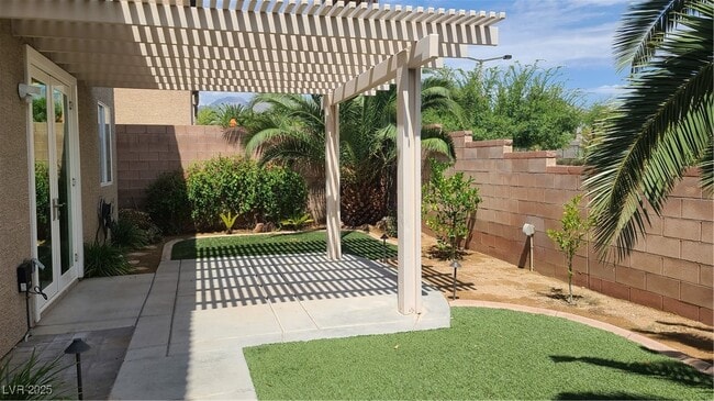 Building Photo - 10874 Mallorca Ave