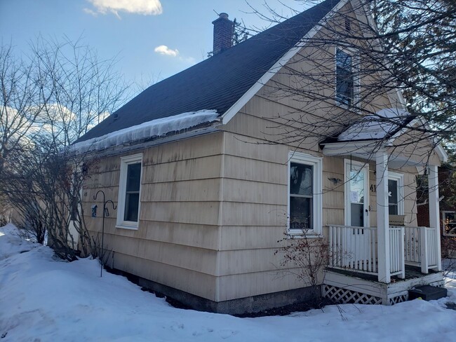 Building Photo - 3 Bed 1 Bath Single Family Home in Rothschild