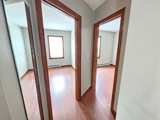 Building Photo - 453 Pond St