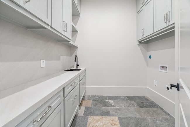 Building Photo - 7203 Tickner St