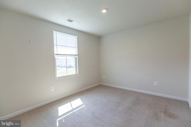Building Photo - 228 Chandlers Glen Dr
