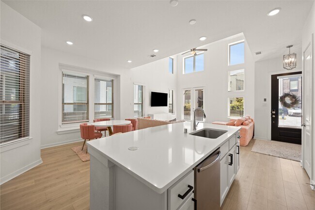 Building Photo - 19726 Curved Steel Dr