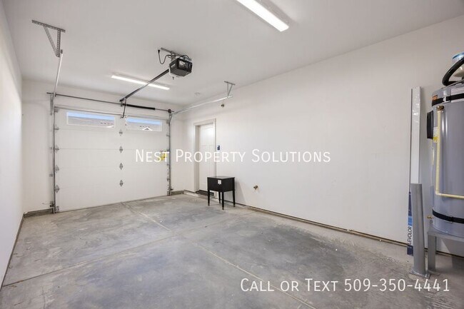 Building Photo - 370 Ivy St NE