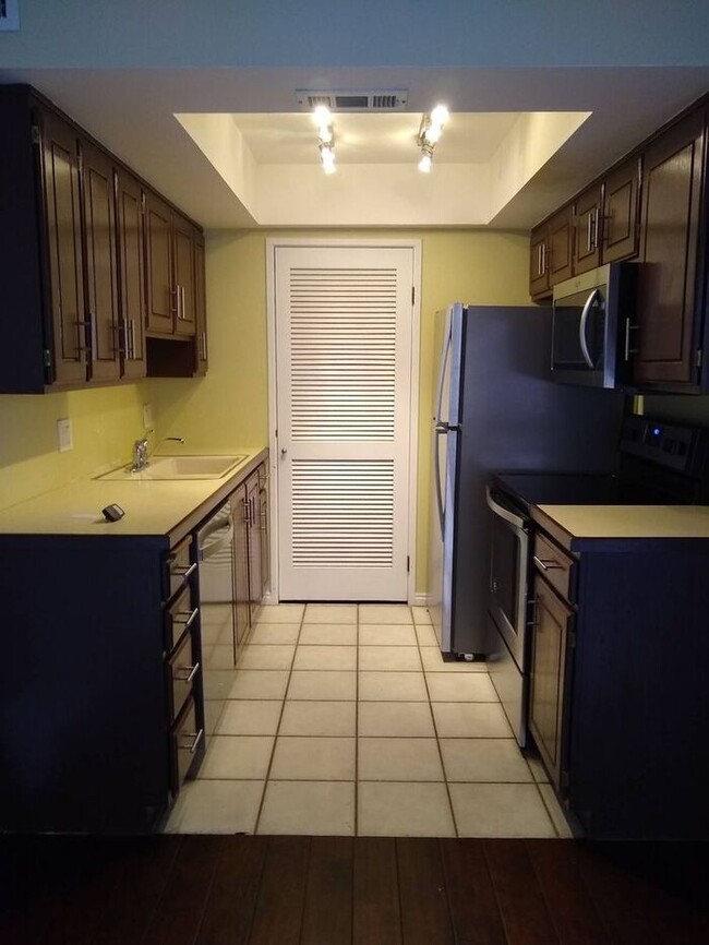 Building Photo - Modern Downtown Condo at Arlington Place