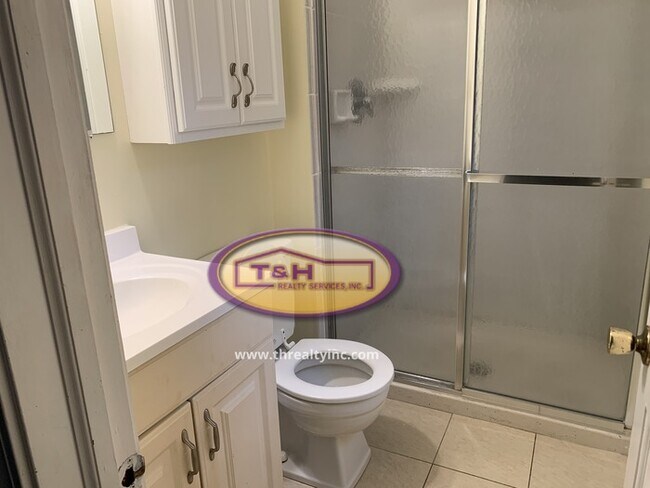 Building Photo - Spacious Home in Perry Township!