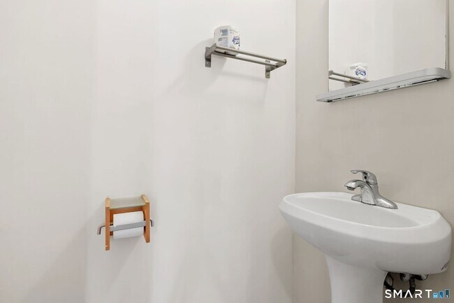 Building Photo - 19 Candlewood Springs Road