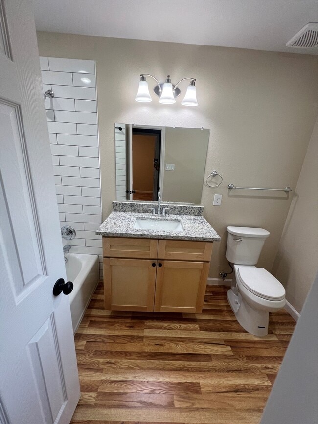 Building Photo - 7613 Lady St