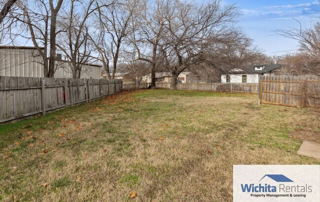 Building Photo - Spacious 3 Bed 1 Bath
