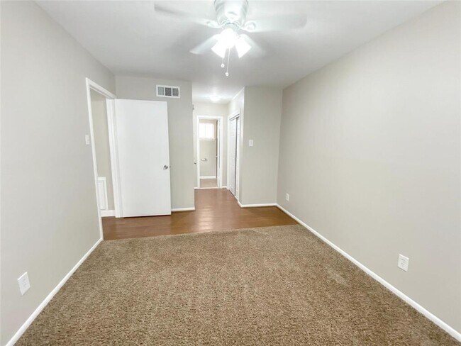 Building Photo - 1141 N Durham Dr