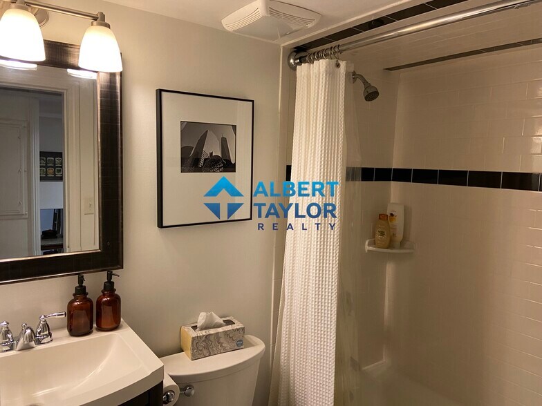 Building Photo - 117 Beacon St