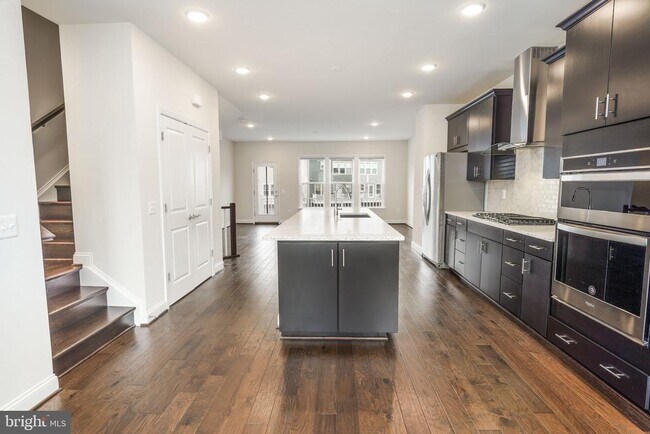 Building Photo - 2056 Alder Ln