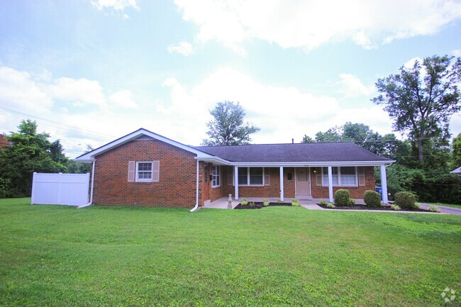 Building Photo - 834 Raven Rd