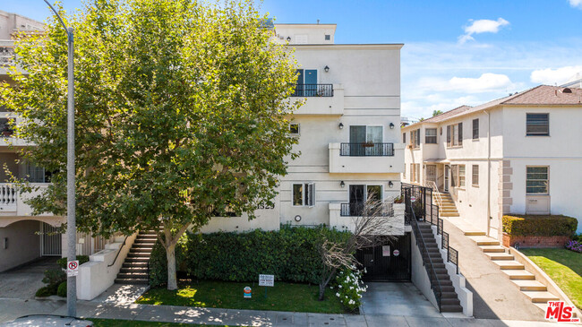 Building Photo - 1529 S Beverly Dr