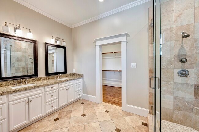 Building Photo - 1525 Oxford St