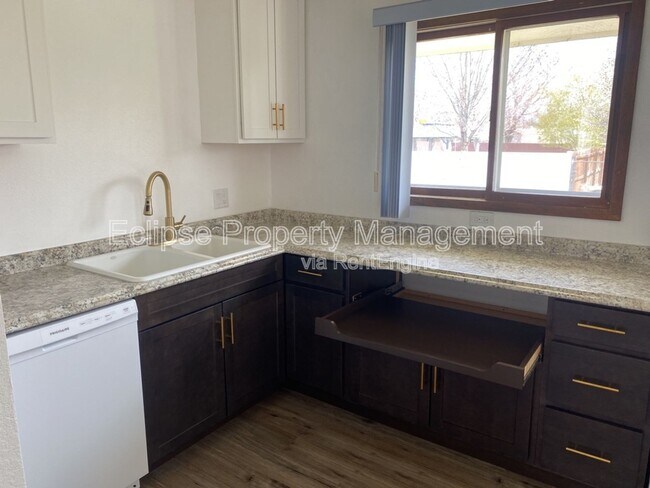 Building Photo - 230-229 29 Rd