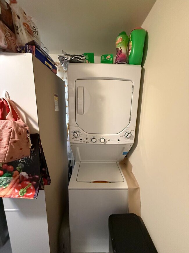 Building Photo - 1630 N Sydenham St